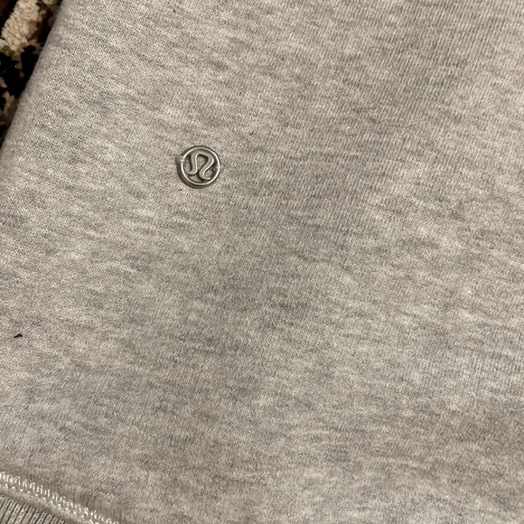 Lululemon Avenue Pullover Sweatshirt Heathered Light Grey /
Soot Light - Picture 5 of 8